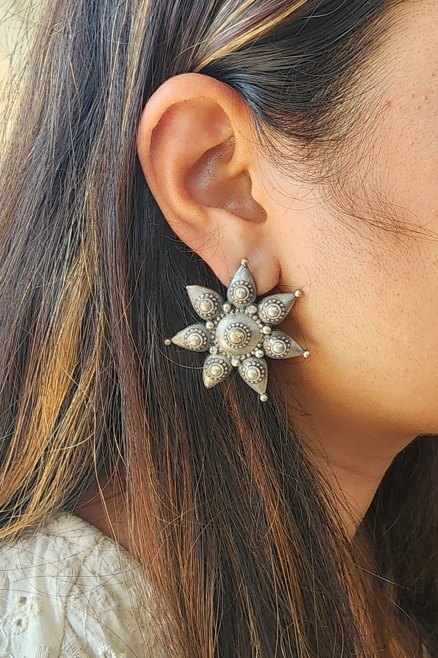 BALAMANI-Silver Flower Stud German Oxidised Earring
