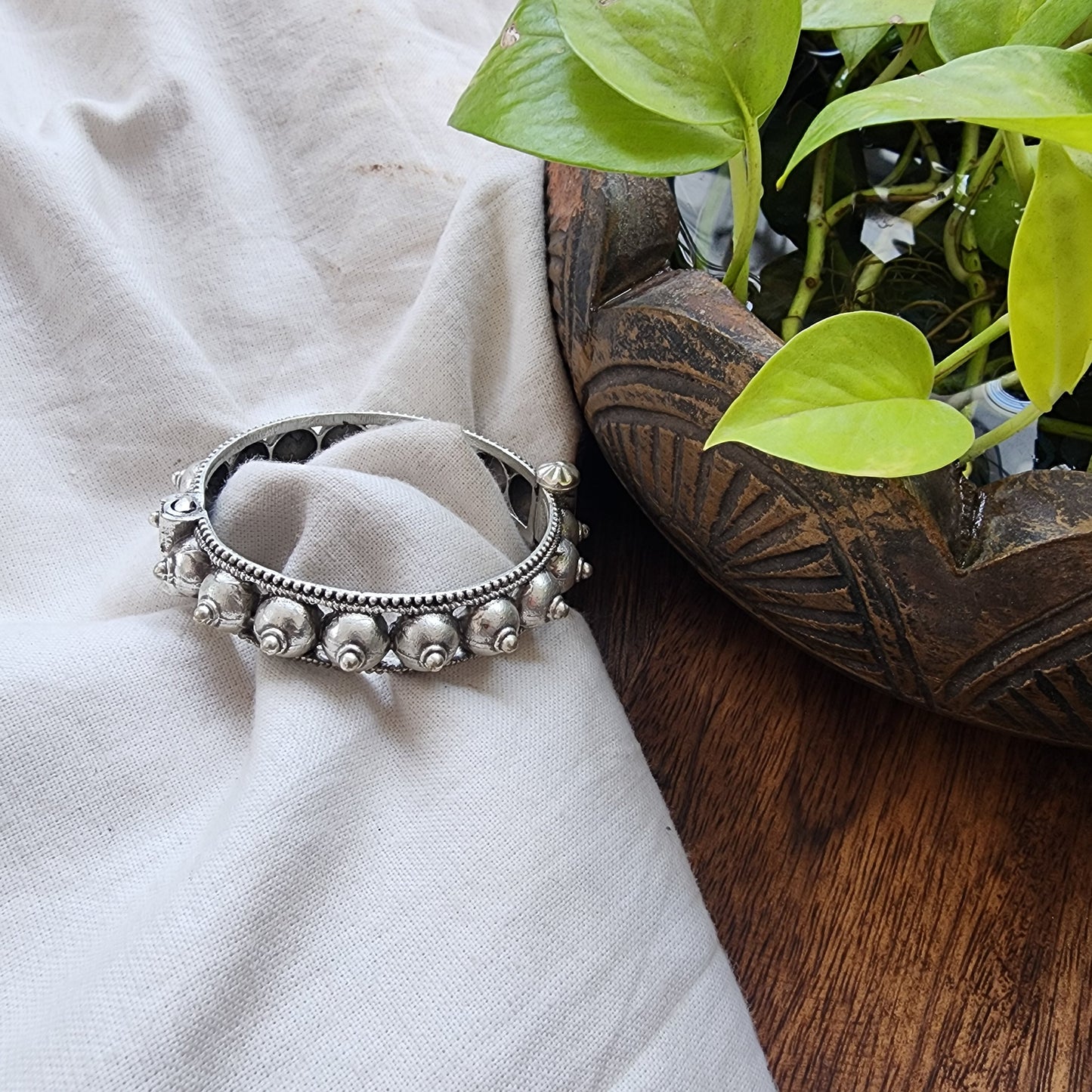 BANGLE - Karatcart Silver Toned German Oxidized Rajwadi Bangle