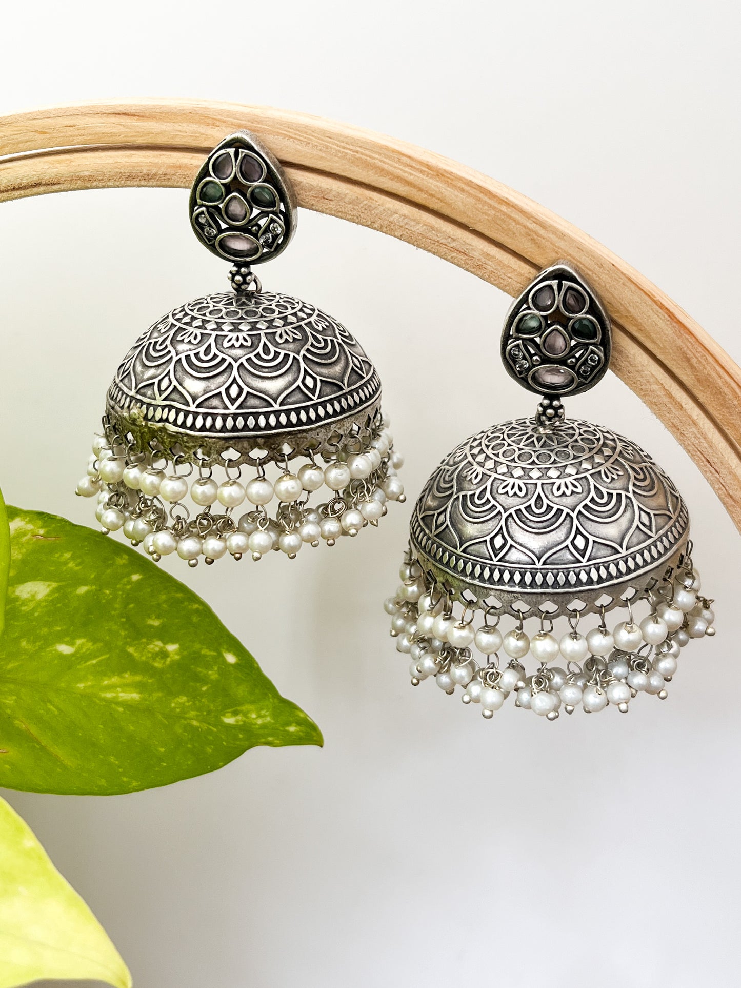 Meena Kumari - Silver Tone Monalisa Studded Jhumka