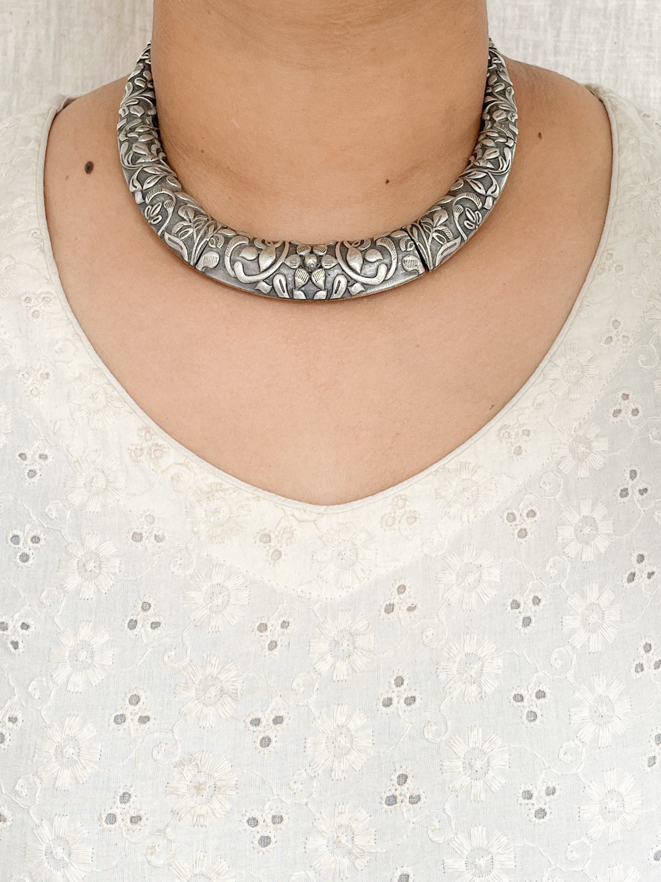 Meera Silver Oxidized Hasli