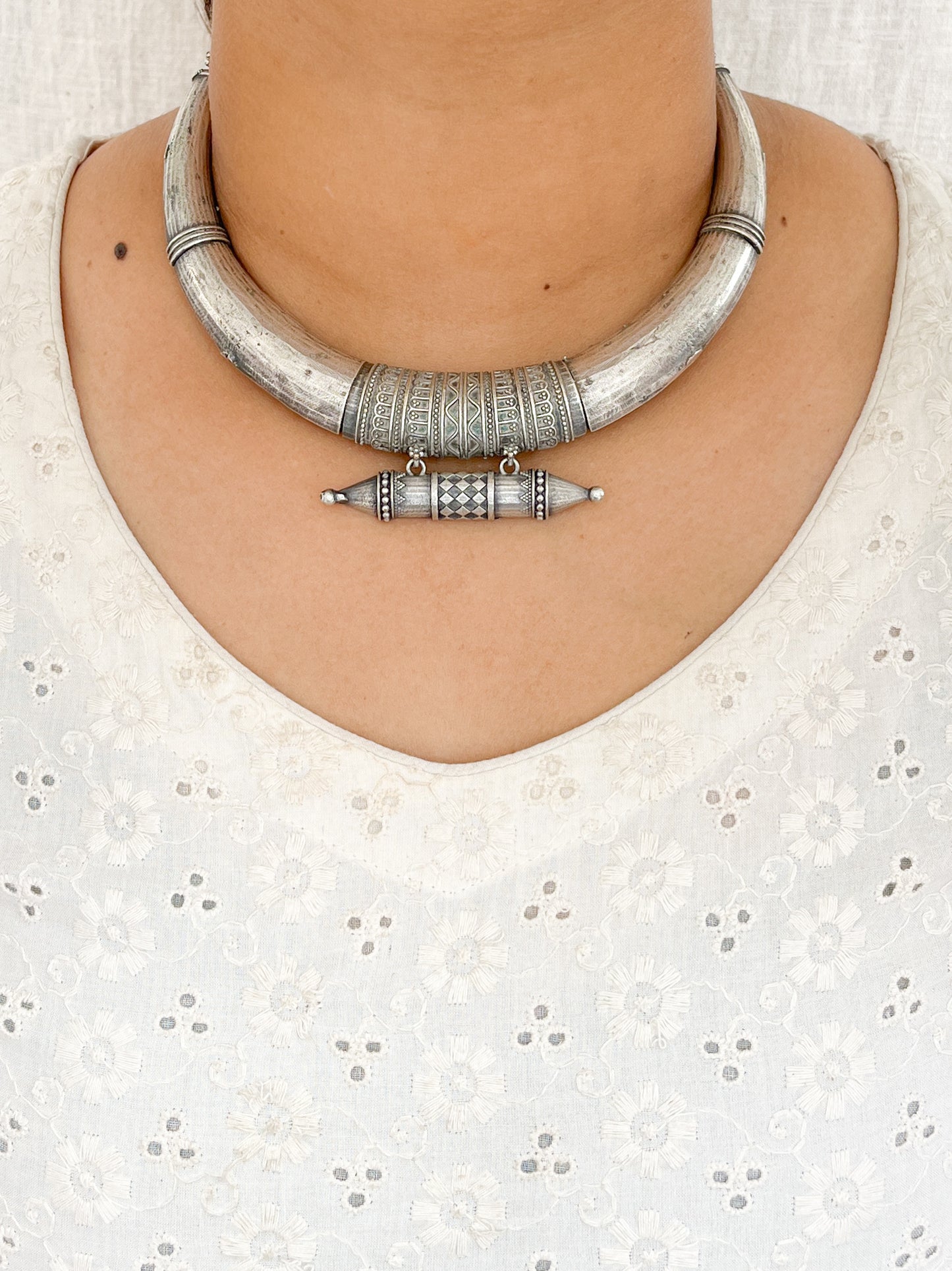 Moushami Silver Oxidized Hasli