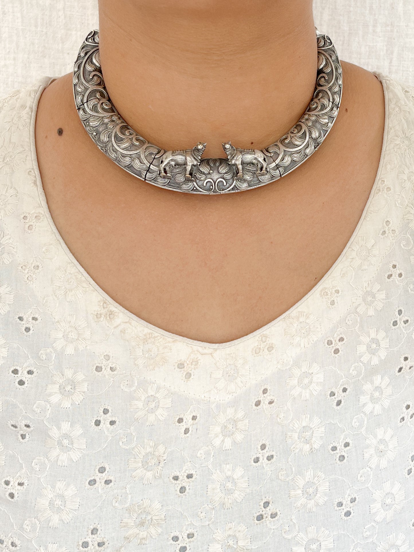 Pichwai Silver Oxidized Hasli