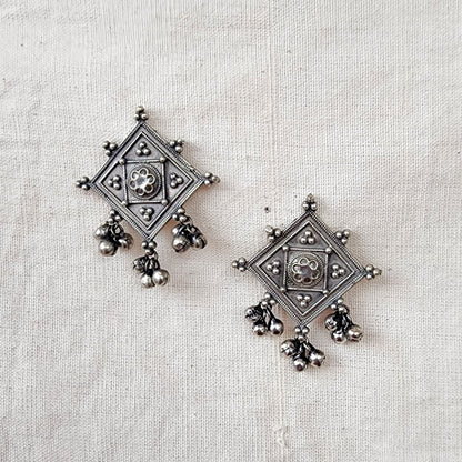 BALAMANI-Silver German Oxidized Earring