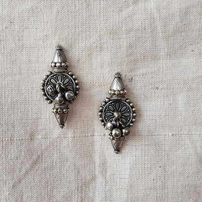 BALAMANI-Silver Tribal Pattern German Oxidized Earring