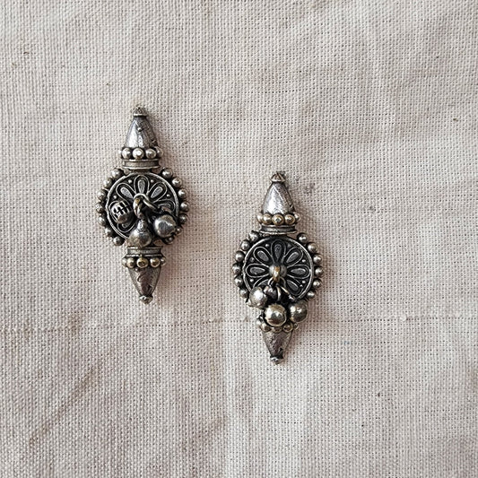 BALAMANI-Silver Tribal Pattern German Oxidized Earring