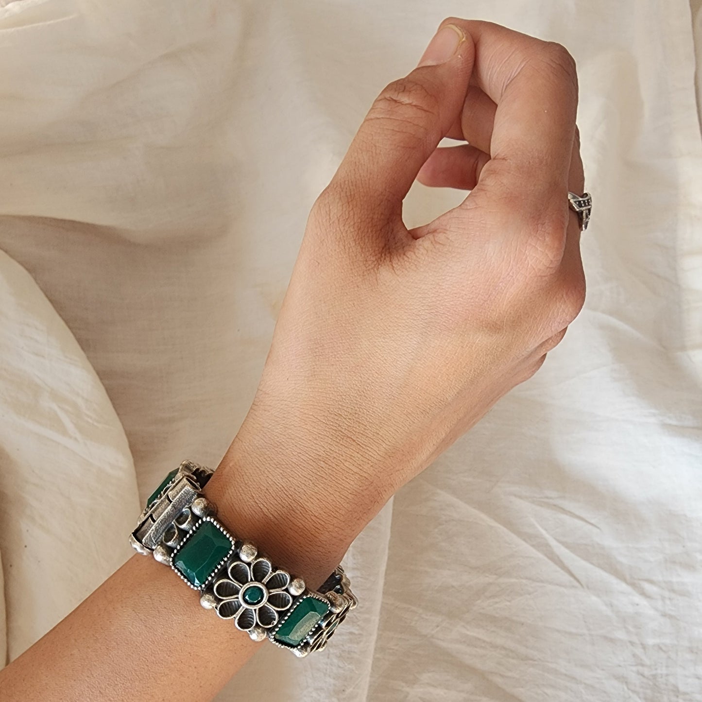 BANGLE-Beautiful Flower Green Stone German Oxidized Bangle