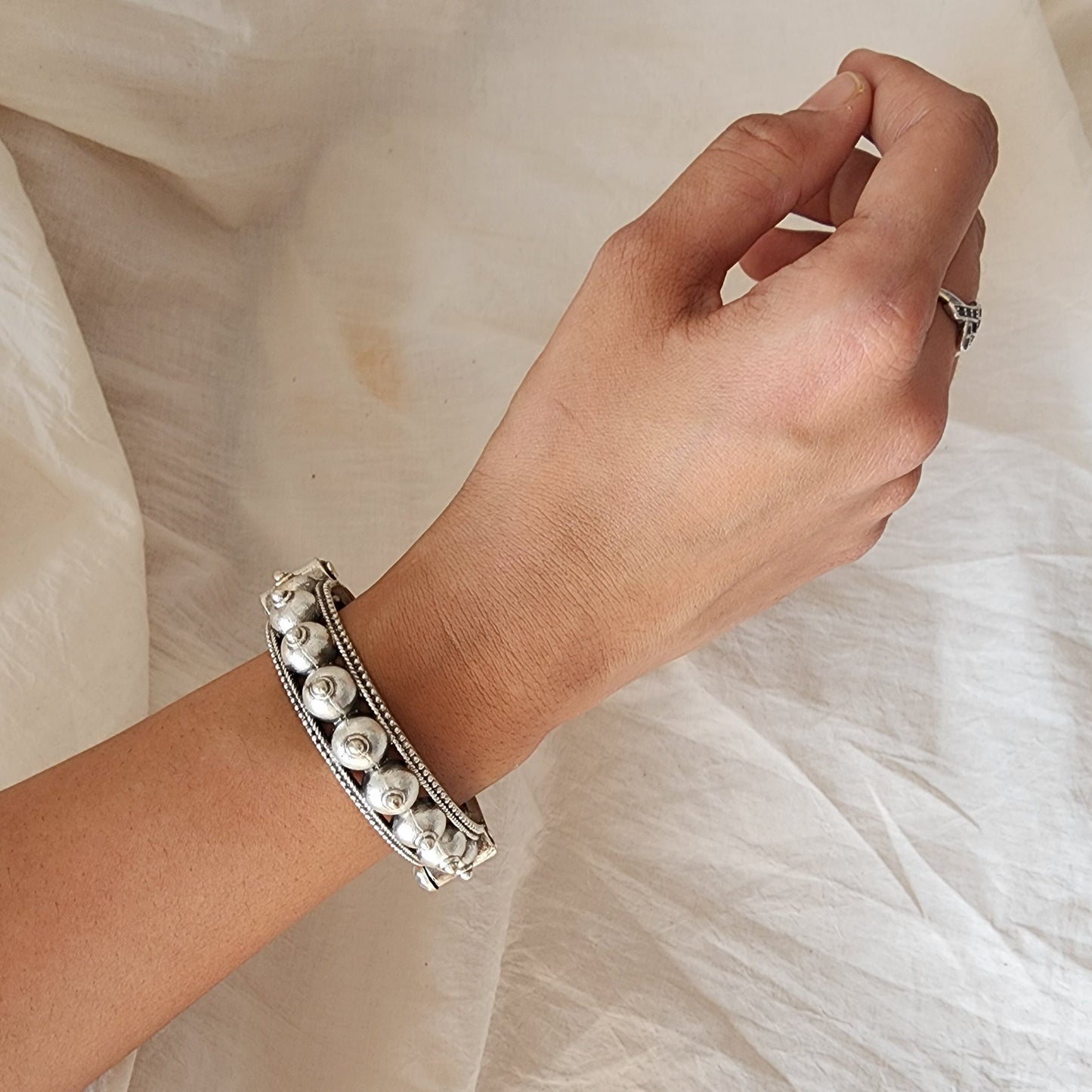 BANGLE - Karatcart Silver Toned German Oxidized Rajwadi Bangle