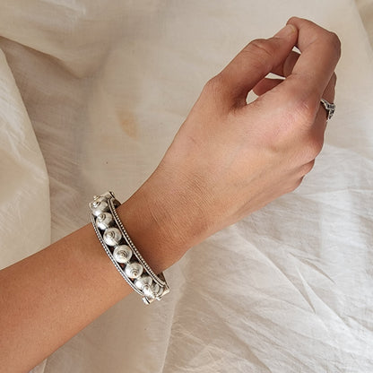 BANGLE - Karatcart Silver Toned German Oxidized Rajwadi Bangle