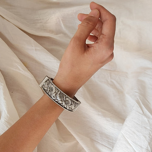 BANGLE - Silver Leaf pattern German Oxidized Bangle
