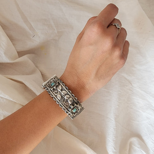 BANGLE- Silver Blue Stone German Oxidized Bangle