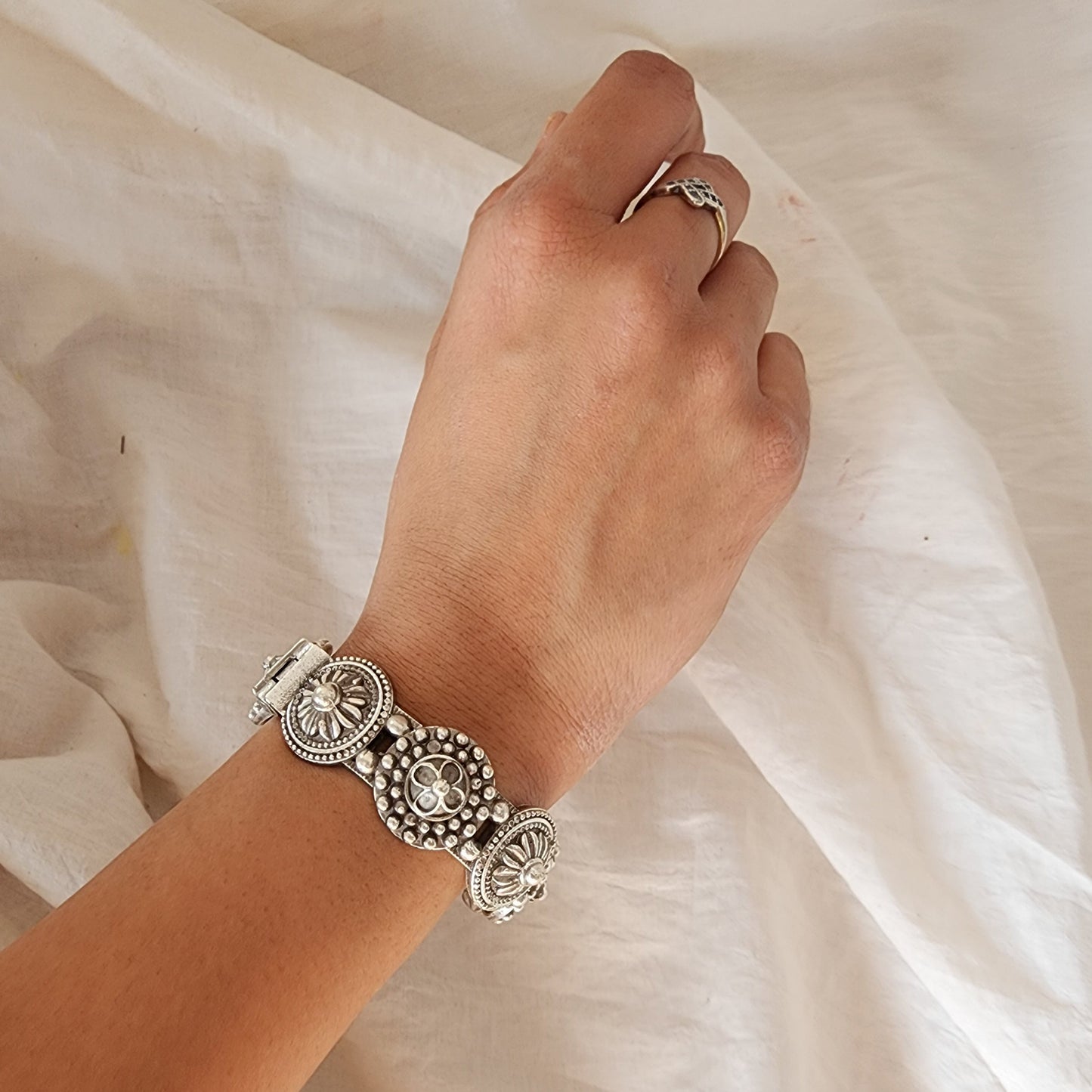 BANGLE-Karatcart Silver Antique Dome Shape German Oxidized  Bangle