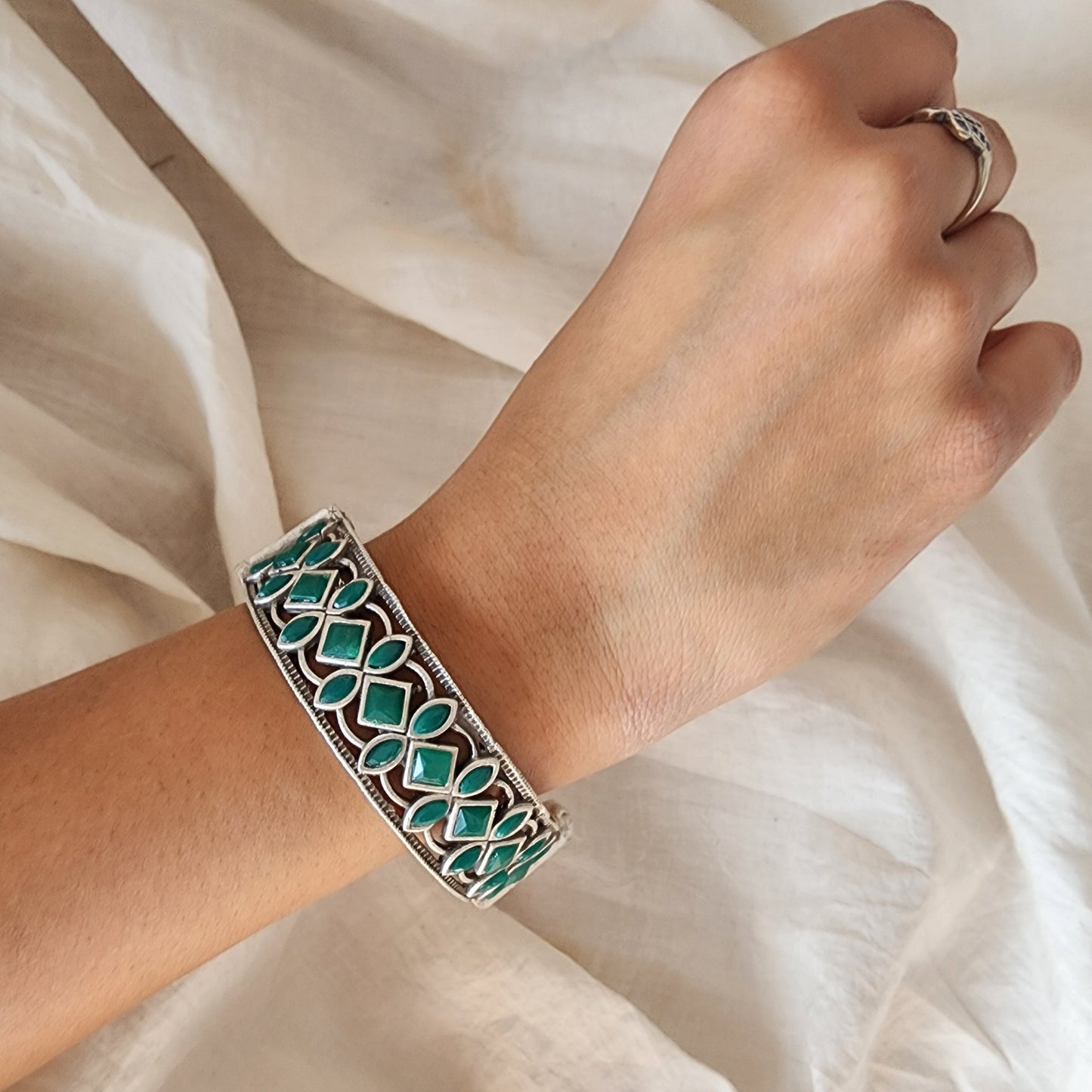 BANGLE-Green Stone German Oxidized Bangle
