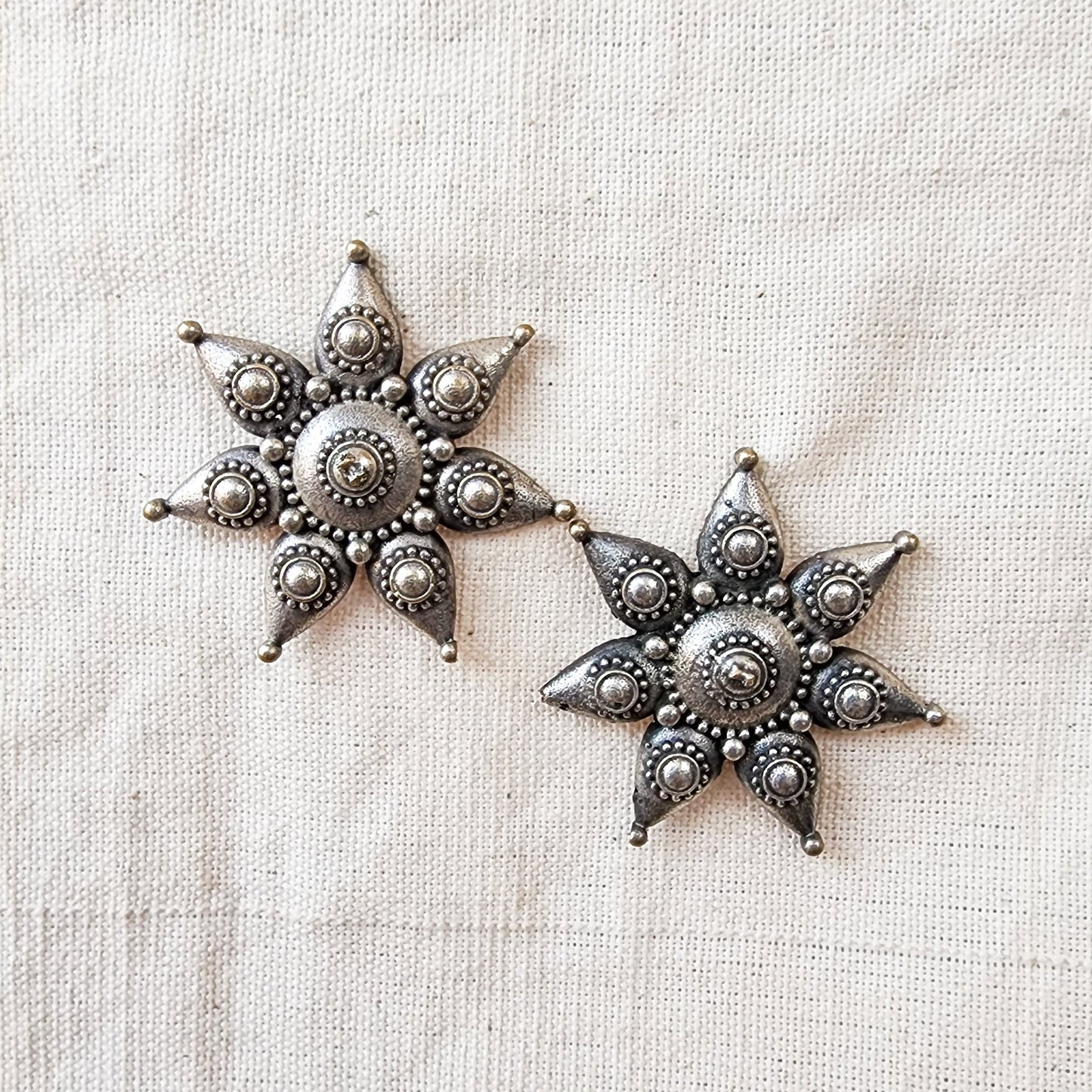 BALAMANI-Silver Flower Stud German Oxidised Earring