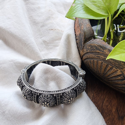 BANGLE-Silver Tribal German Oxidized Bangle