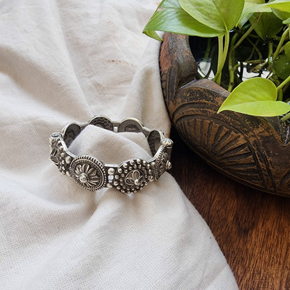 BANGLE-Karatcart Silver Antique Dome Shape German Oxidized  Bangle