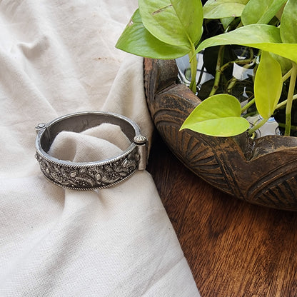 BANGLE - Silver Leaf pattern German Oxidized Bangle