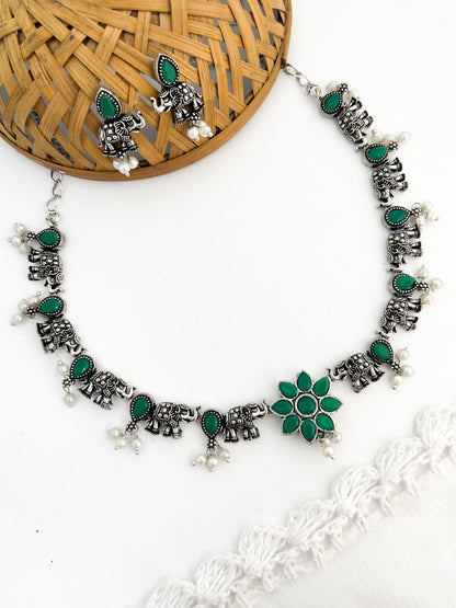 ASHWINI-Brass Neckpiece With Green Monalisa Stones