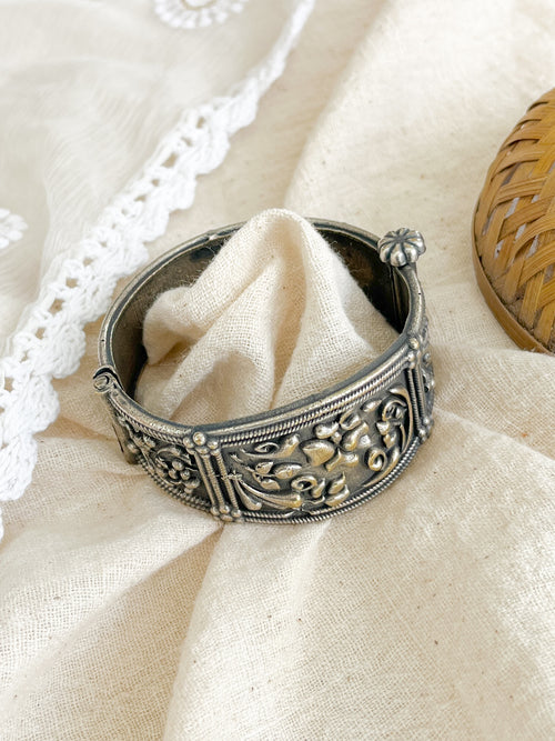 Ekta Silver Oxidized Dual Tone Kada Bangle