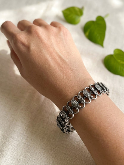 AROHI - Brass Light Weight Kada With Silver Plating Plain Fish