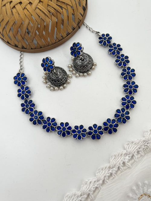 PRIYASI - Brass Flower Stud Neckpiece With Earrings Blue