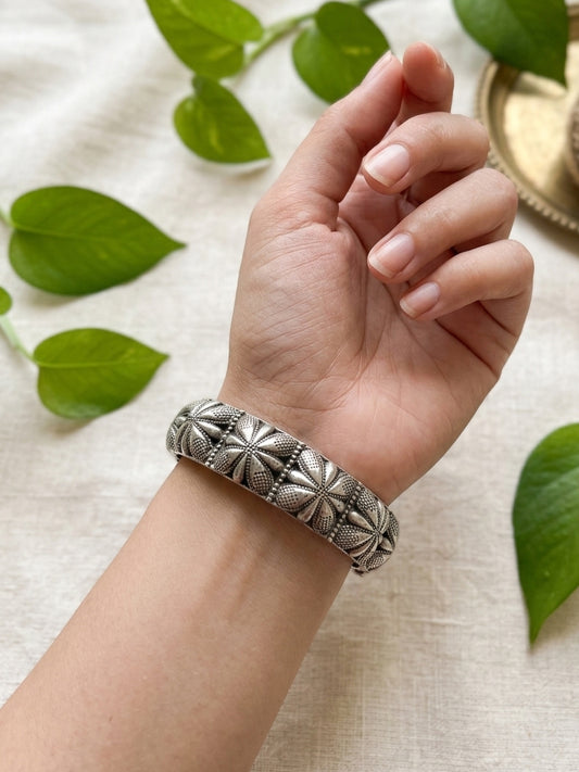 KALINDI - German Silver Kada Bangle