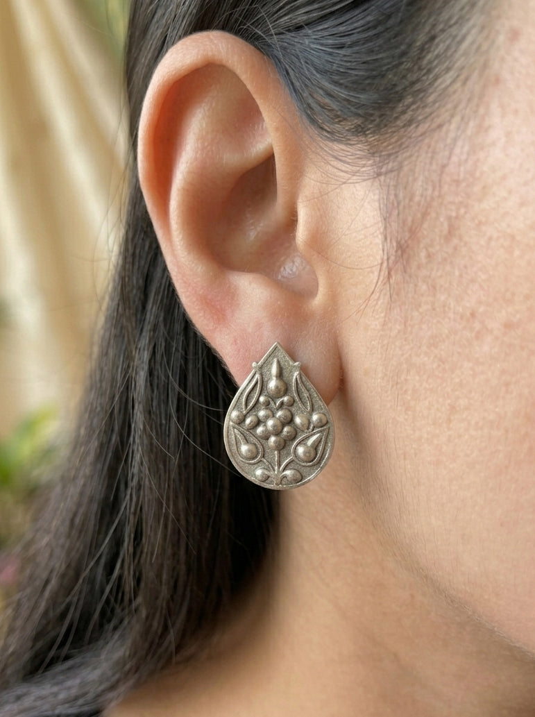 MEERA - Brass Silver Plated Stud
