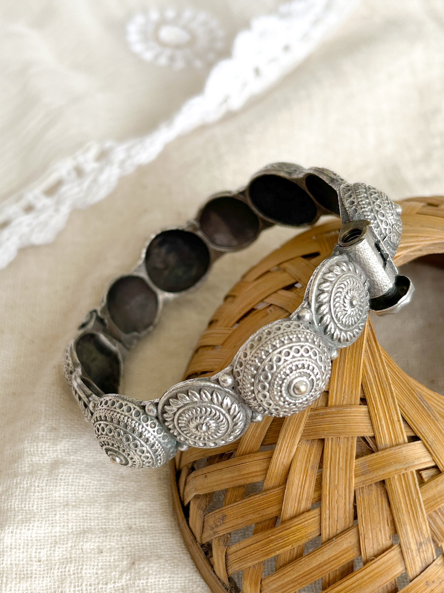 Sakhi Silver Oxidized Kada Bangle