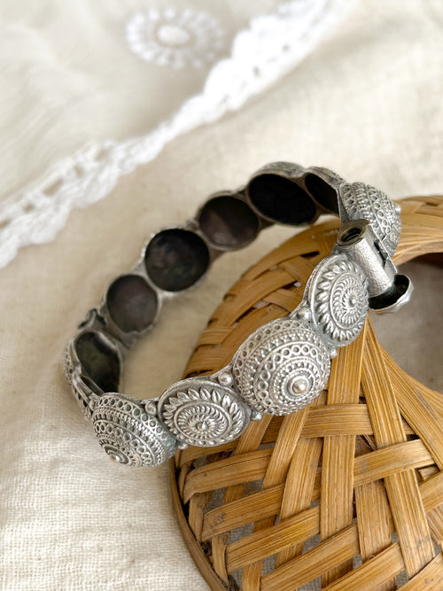 Sakhi Silver Oxidized Kada Bangle