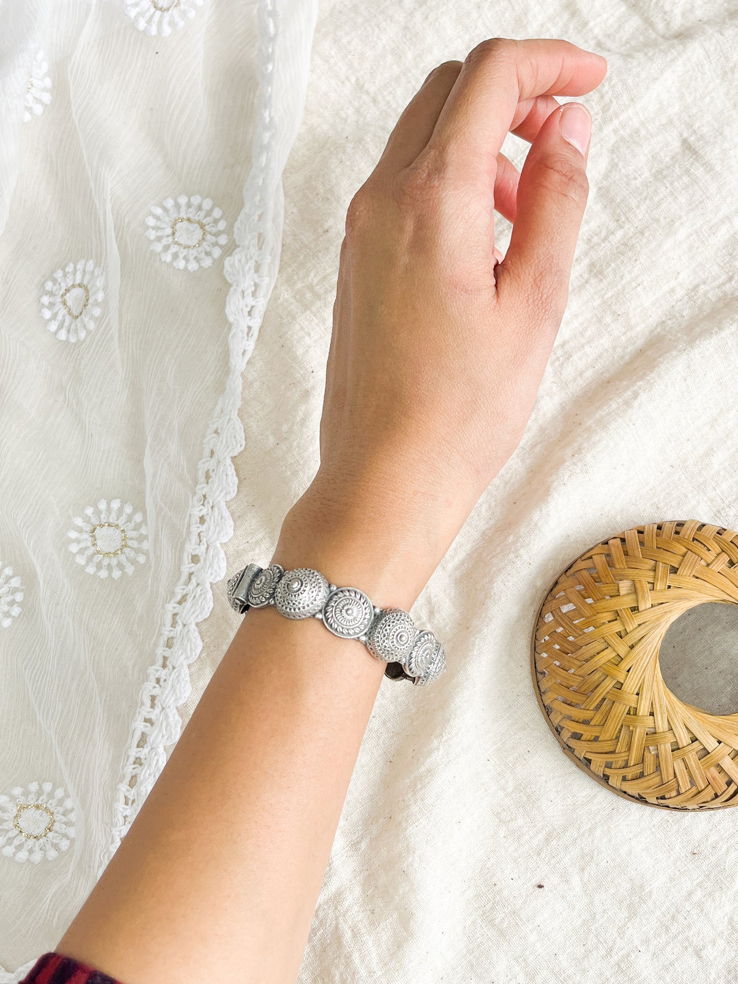 Sakhi Silver Oxidized Kada Bangle